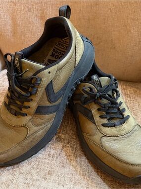 Keen Men's Olive and Black Low-Top Trail Sneakers 10.5